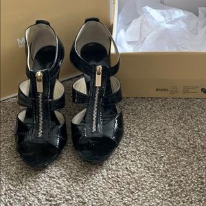 Michael Kors Berkley T Strap - Patent Black